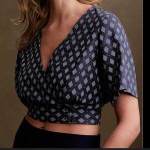 Banana Republic Linen Blend Crop Wrap Style Top Size M